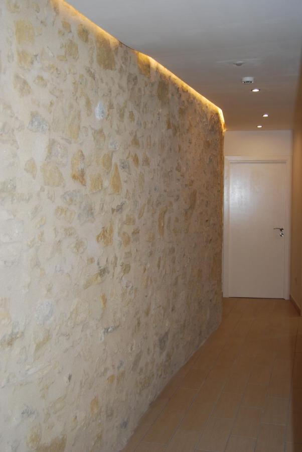 Fonda Comerc Estudio Doble Torroella de Montgrí Buitenkant foto
